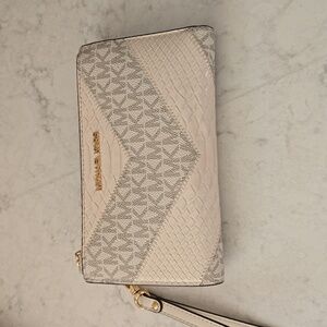 Michael Kors wristlet wallet